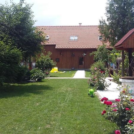 Albinuta Guesthouse Ozun Экстерьер фото