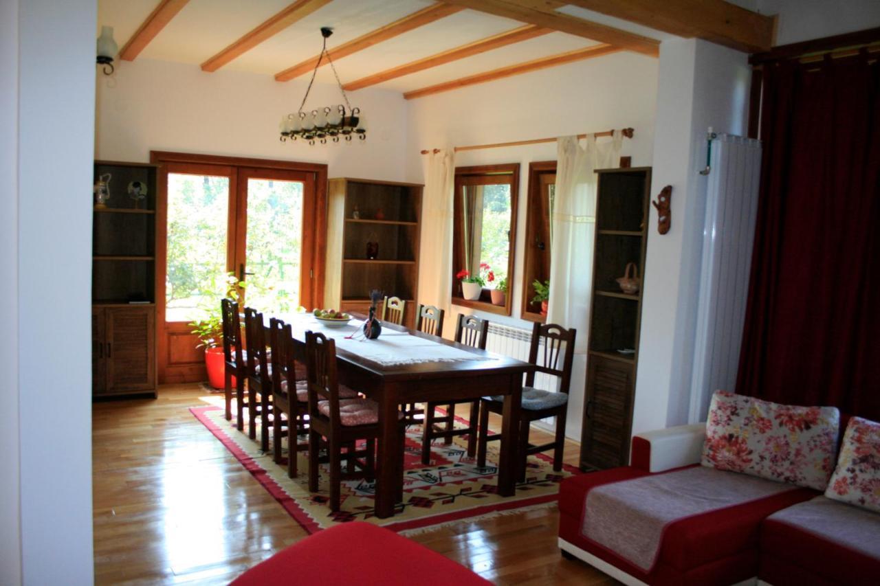 Albinuta Guesthouse Ozun Экстерьер фото